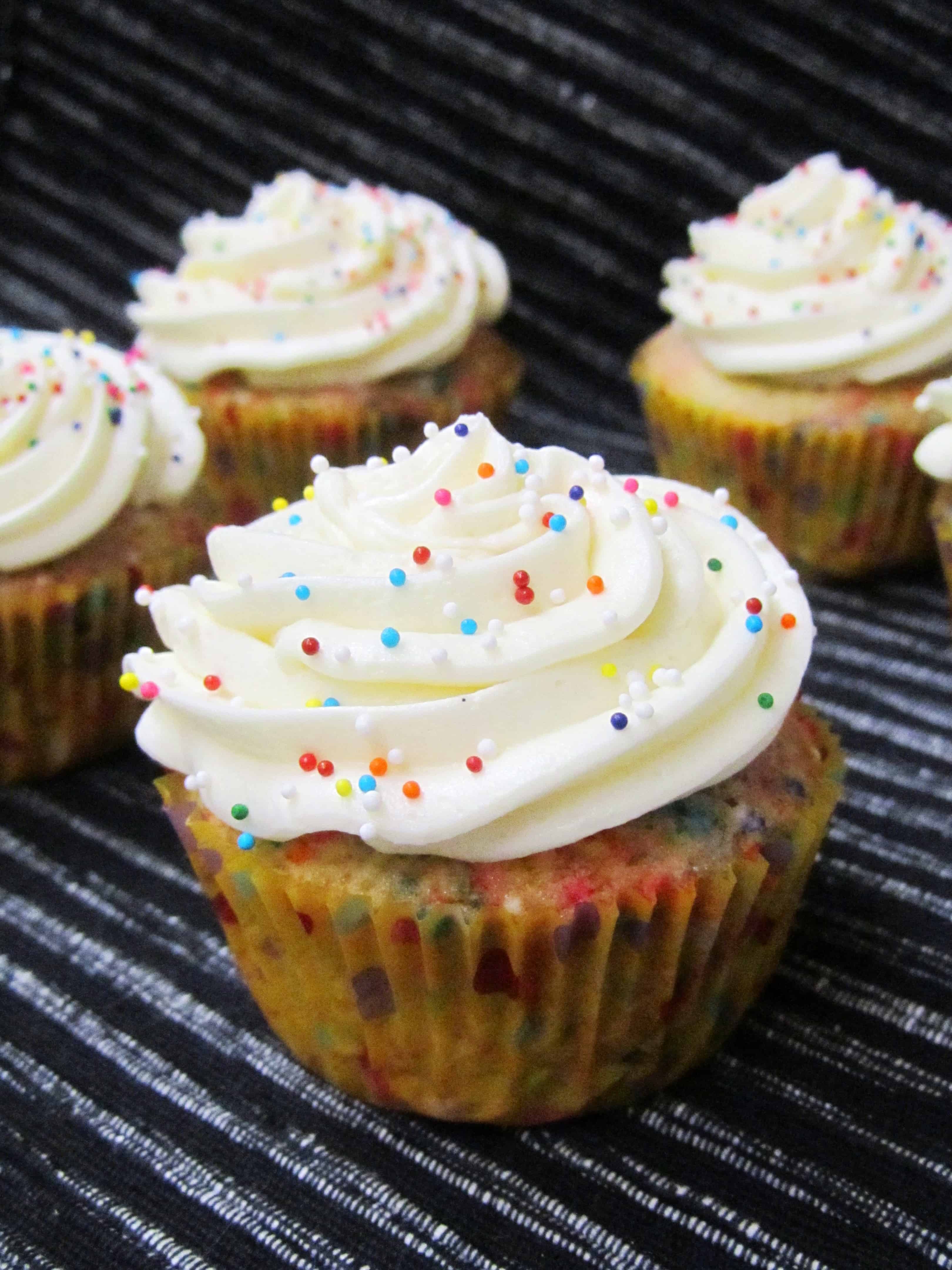 Homemade Funfetti Cupcakes | The Spiffy Cookie