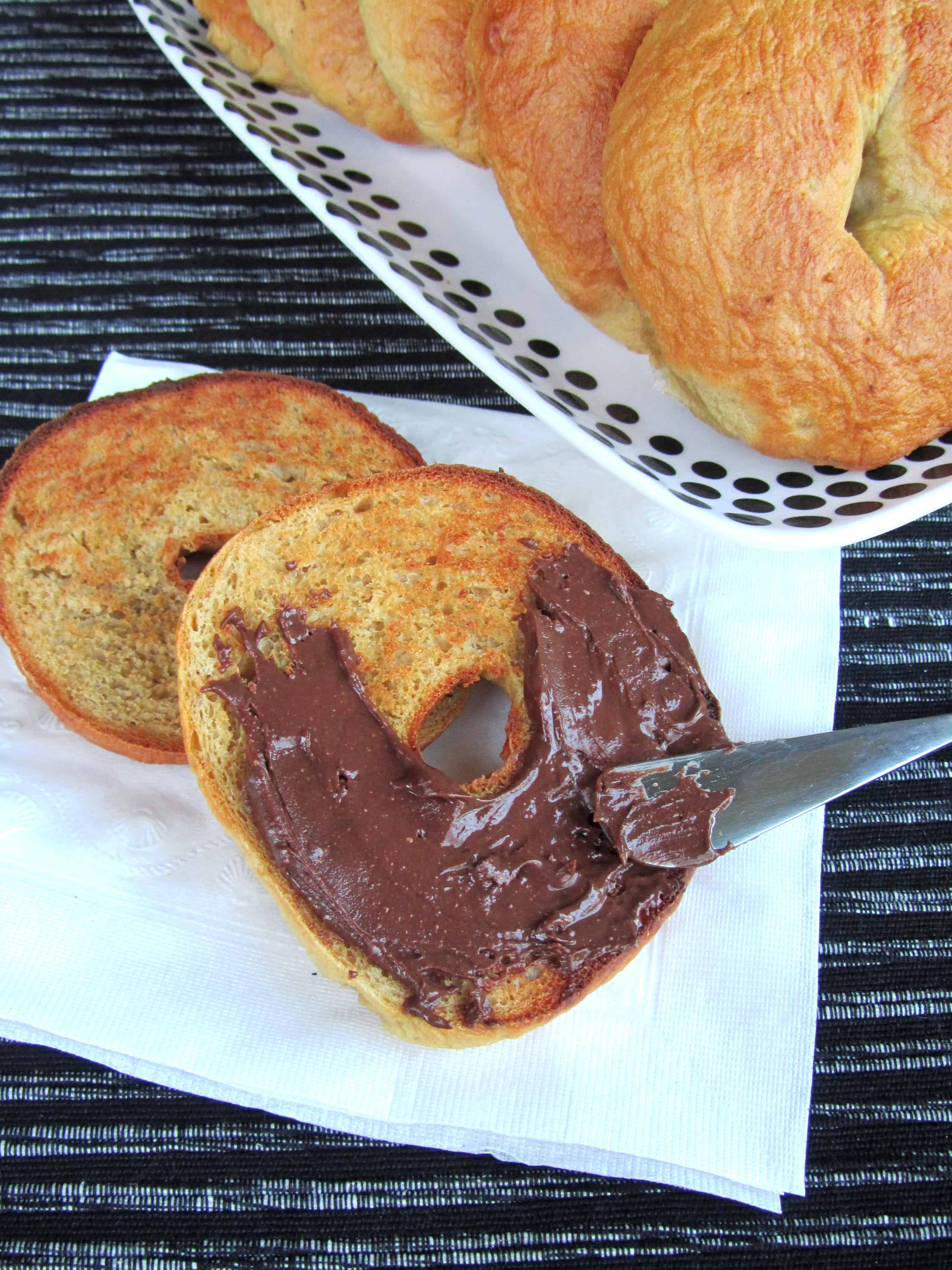 Homemade Peanut Butter Goo Goo Clusters